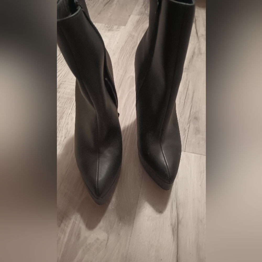NWOT Size 10 Platform Stiletto Booties - WILD DIVA